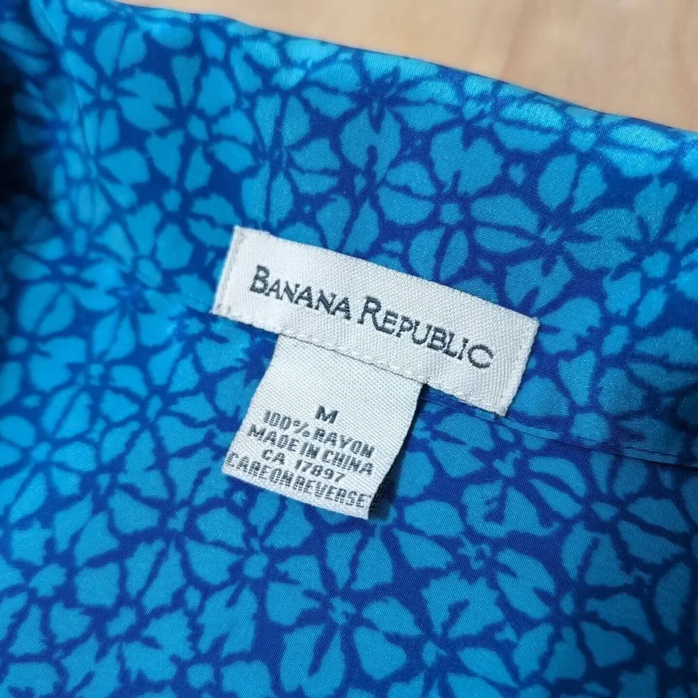 RARE Banana Republic Mens Shirt Size Med Floral Hawaiian‎ 100% Rayon Blue EUC